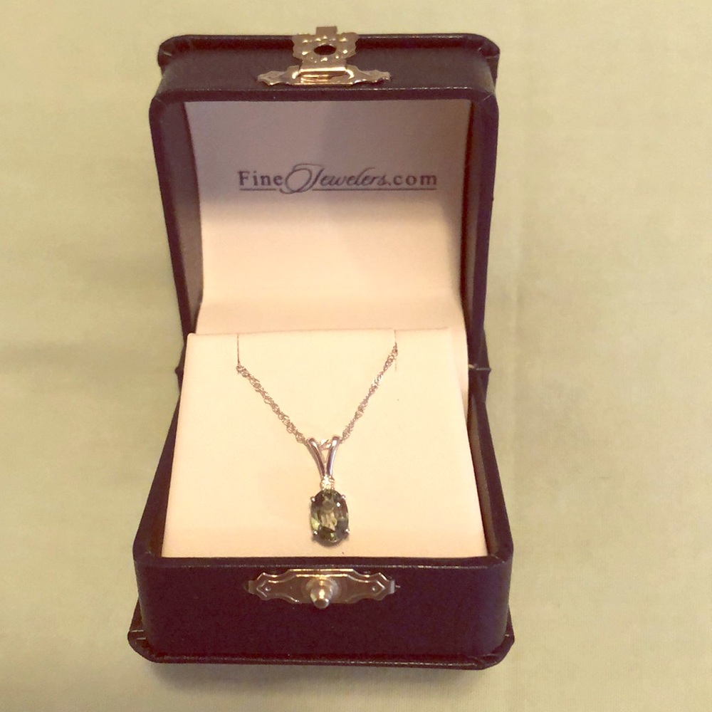 FineJewelers.com Peridot & Silver necklace